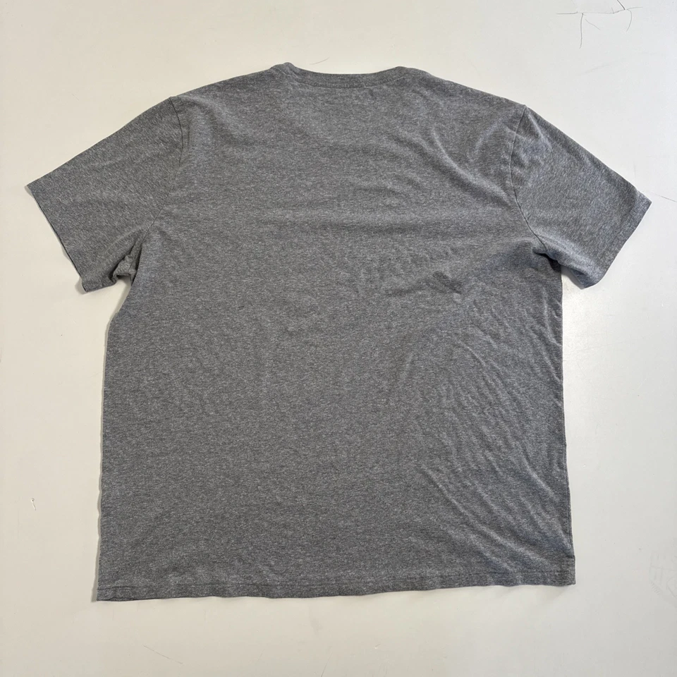 Camiseta Lucky Brand Adulto 2XL Cinza Manga Curta Urso Gráfico Camiseta - Imagem 2 de 4