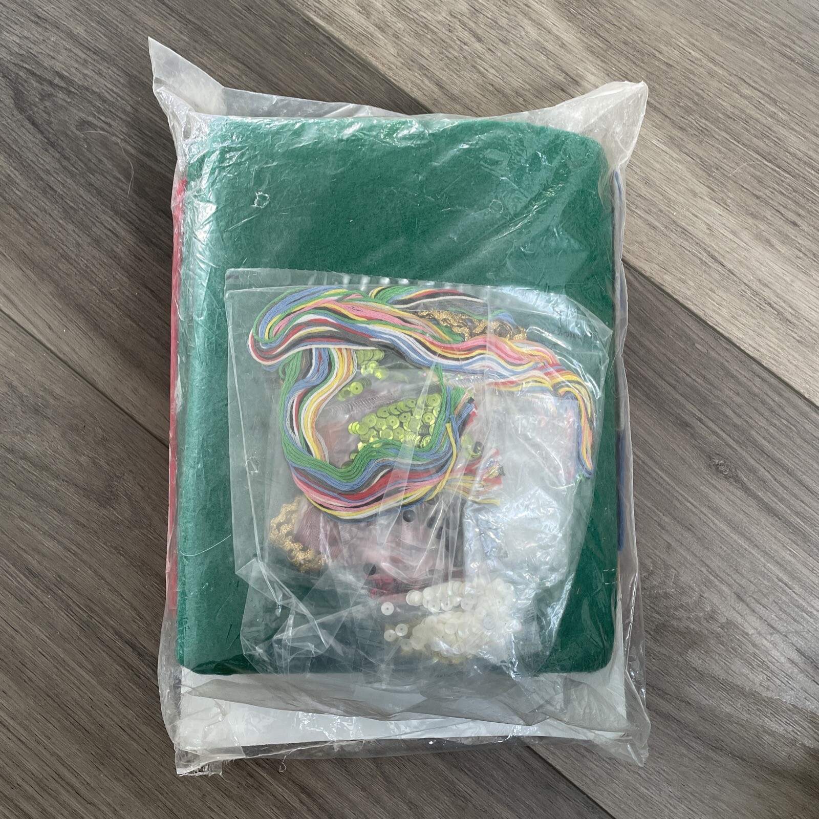 New Bucilla Tree Skirt Kit Santas Workshop 34" Santa & Elves Free Shipping