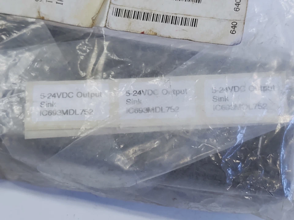 GE Fanuc IC693ACC337A 44A726261-007 R01 Terminal Block Base. - Image 3 of 4