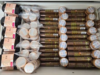 BOURJOIS HÄNDLER SET MIT 50 BOURJOIS MAKE-UP UND EINEM TEINT AUGEN NÄGEL NEU