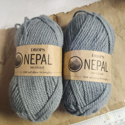 2 Balls Yarn Drops Design Wool Alpaca Peru Nepal gray 7139 dye lot 569361
