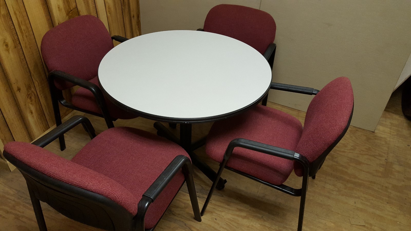 CONFERENCE TABLE 36" MOBILE GRAY LAMINATE WITH FOUR GLOBE FABRIC CHAIRS