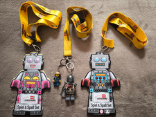 "LEGO® KONVOLUT BESTEHT AUS SCHLÜßELANHÄNGER , TASCHENLAMPE , MINIFIGUR"