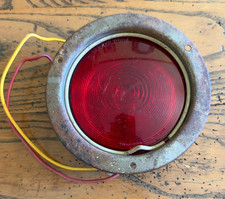 Vintage Yankee Thin -a Light Red Taillight With Plastic Lens Vintage Yankee Thin -a Light Red Taillight With Plastic Lens