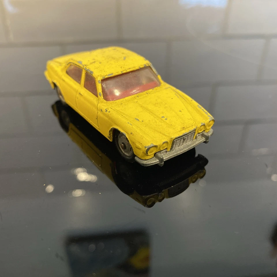 Husky Jaguar Mk 10 Car - Yellow Red Interior. #504 - Image 2 of 4