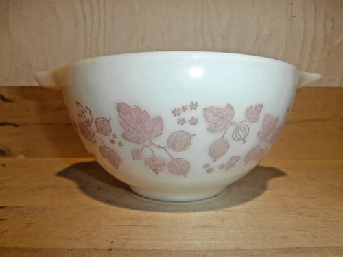 Vintage Pyrex USA 1 1/2 pt 2-handle mixing bowl 441 white w/pink leaf gooseberry