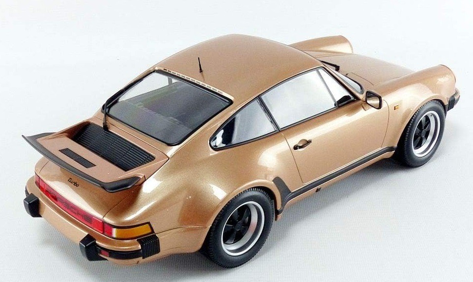 Porsche 911 Turbo 1977 Minichamps rose, le cadeau idéal pour collectionneur d'autos miniatures - 2