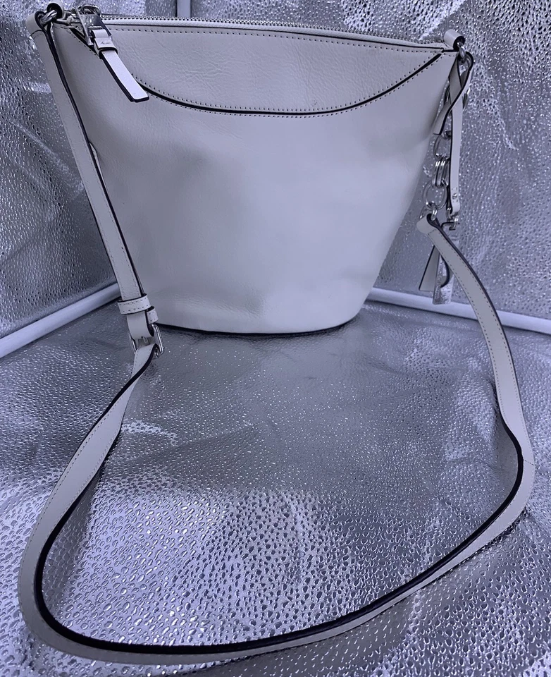 Cartera Bandolera Vince Camuto Cuero Genuino Abedul Foto 4 de 4