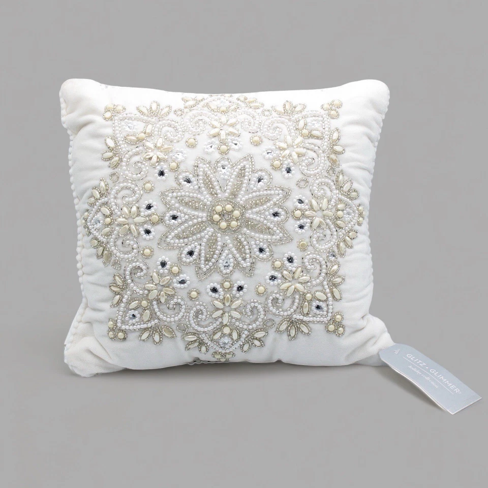 Almohada blanca suave de invierno bordada con cuentas Glitz Glimmer nueva con etiquetas 12x12” 2021 Foto 2 de 4