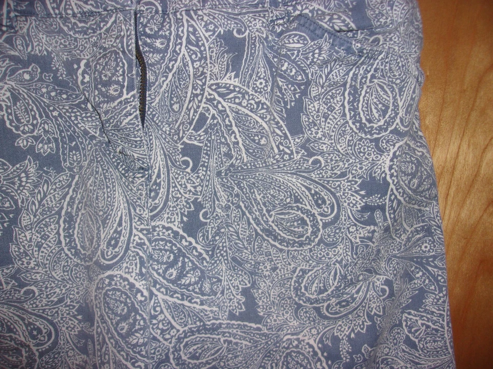 WOMAN'S SIZE 10 PAISLEY PRINT DENIM JEAN SHORTS BY JONES NEW YORK - Image 2 of 4