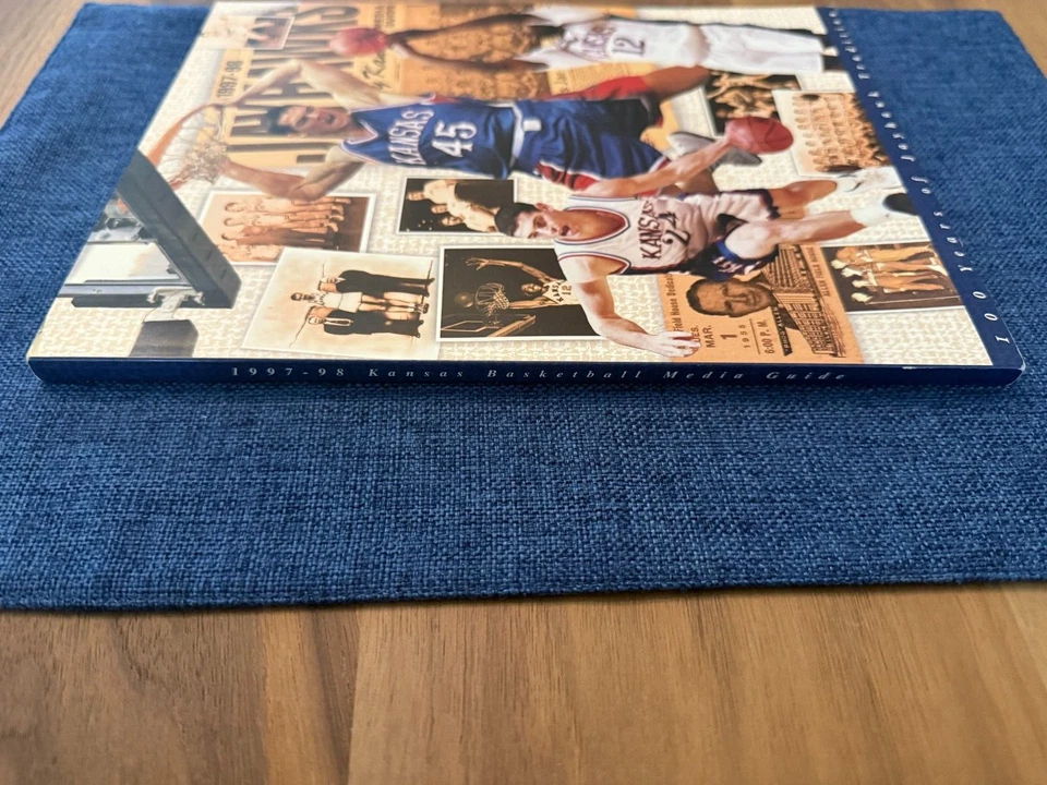 Guía de medios de baloncesto para hombre Kansas Jayhawks 1997-1998 Paul Pierce Raef LaFrentz Foto 3 de 4