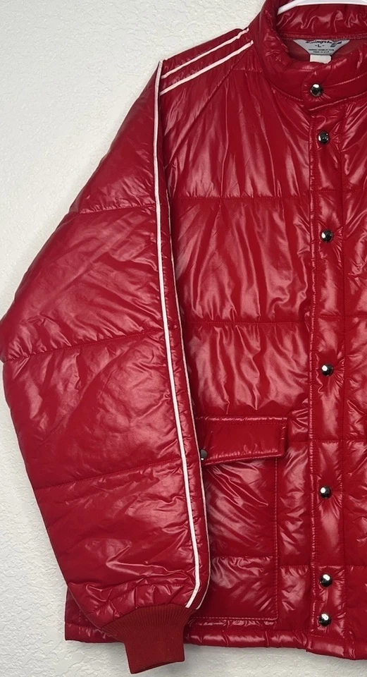 De Colección Abrigo Estilo Swingster Puffer Rojo Talla L Hecho en EE. UU. RJ CORMAN Parche Ferroviario Foto 3 de 4