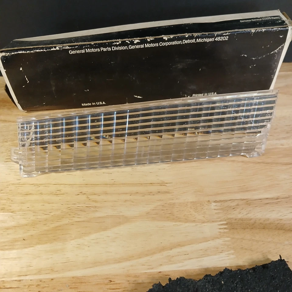 Oldsmobile Delta 88 1969 NOS LH luz trasera interior lámpara lente GM #5961503-1 Foto 2 de 4