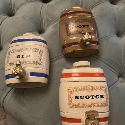 Konvolut 3 Royal Victoria Wade Keramik Fässer Port Scotch Gin