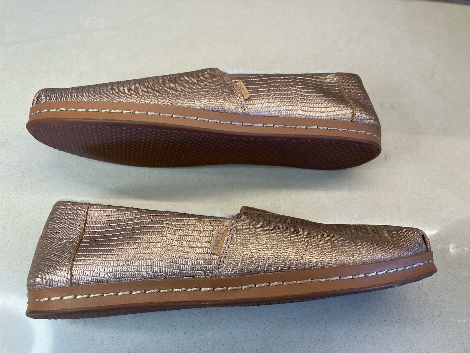 SAOLA Toms slip on donna TG 9 5W pelle oro goffrato fodera pelliccia sintetica suola gomma