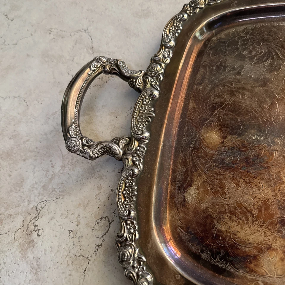 Bandeja para servir mayordomos estilo Victoria plateada Oneida vintage, ornamentada Foto 3 de 4