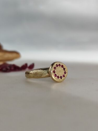 Signet ring. 14K solid Yellow gold signet ring with 0.11 Rubys. Handmade unique - Picture 4 of 15