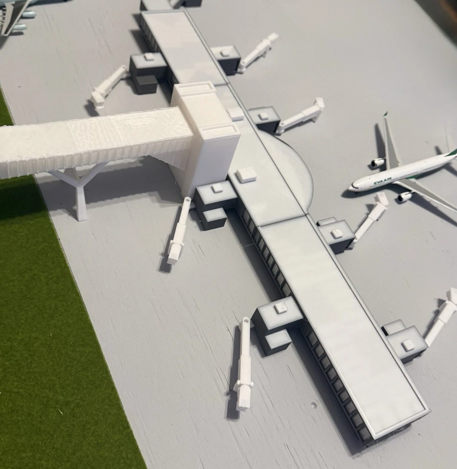 1/400 Gatwick North Terminal Concourse (8 Gates) - Image 3 of 4