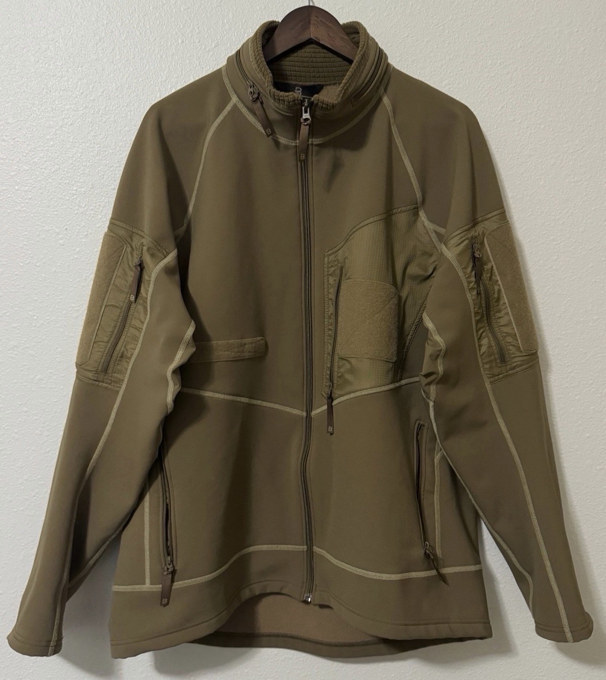 Beyond Coyote A5 Rig CC25 Softshell Jacket 2XL Excellent/New