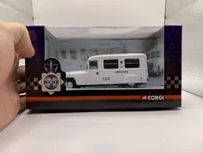 Corgi 1:50 Daimler Ambulance L.C.C CC06305
