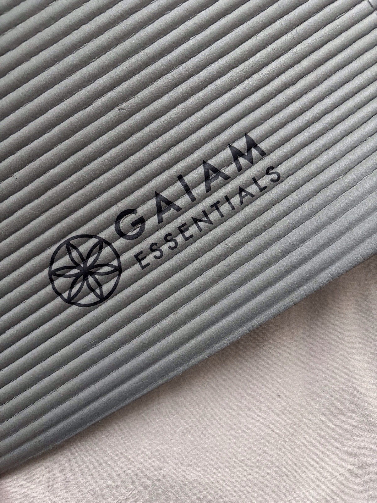 	Gaiam Essentials Thick Yoga Mat Fitness & Exercise Mat with Easy-Cinch Carrier	 thumbnail 3