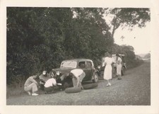 ANCIENNE PHOTOGRAPHIE 1950 CHANGEMENT DE ROUE CITROEN TRACTION A CAYENNE