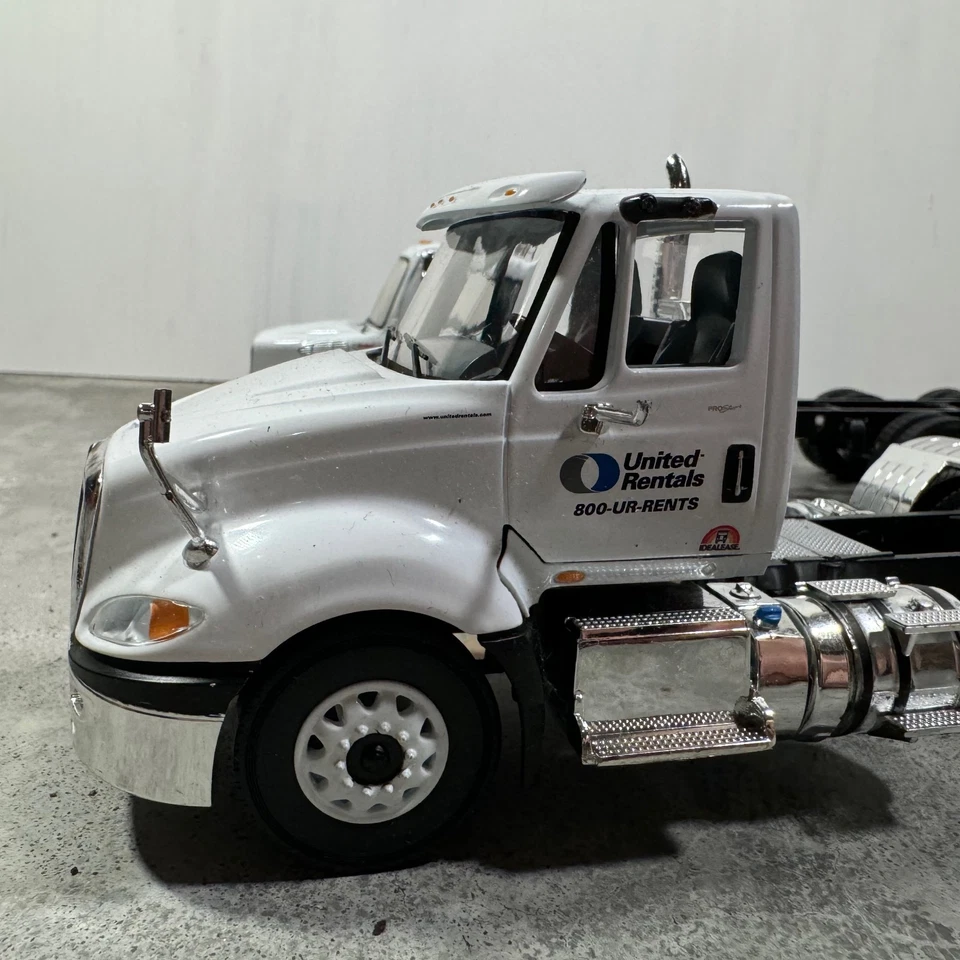 United Rentals Semi Truck LOT of 2 White Diecast Collector's Series Freightliner - Image 2 of 4