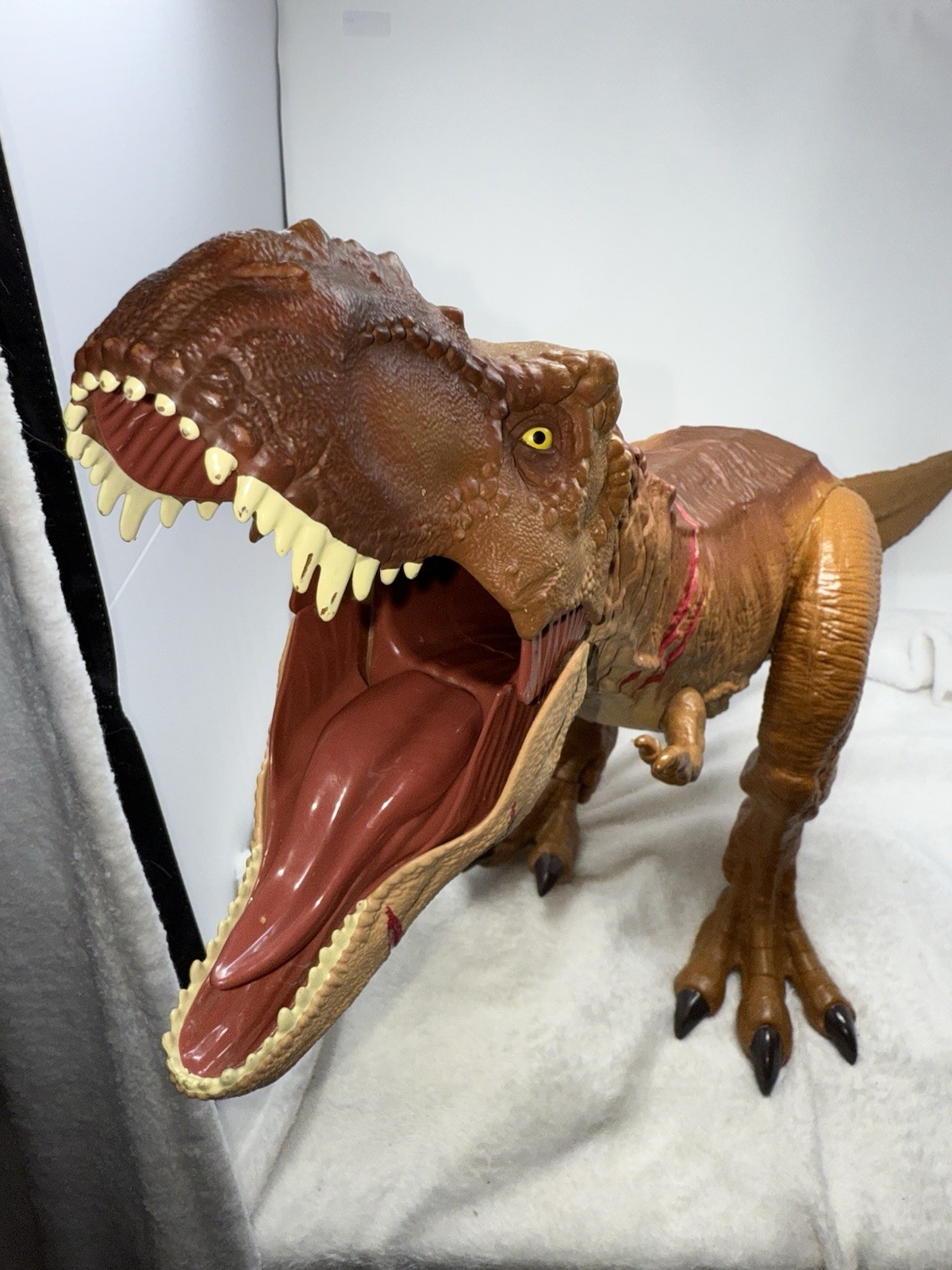 Jurassic World Super Colossal Battle Damaged Tyrannosaurus T Rex Figure - READ