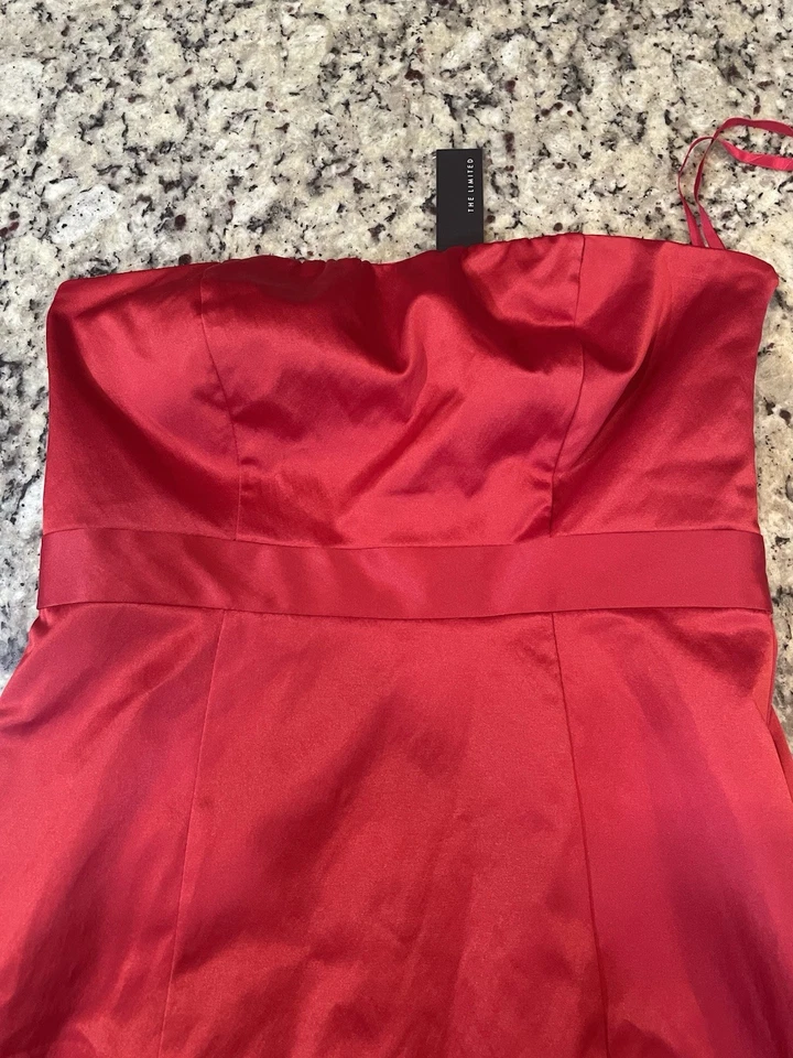 Vestido para mujer limitado rojo satinado sin tirantes talla 4 Foto 2 de 4