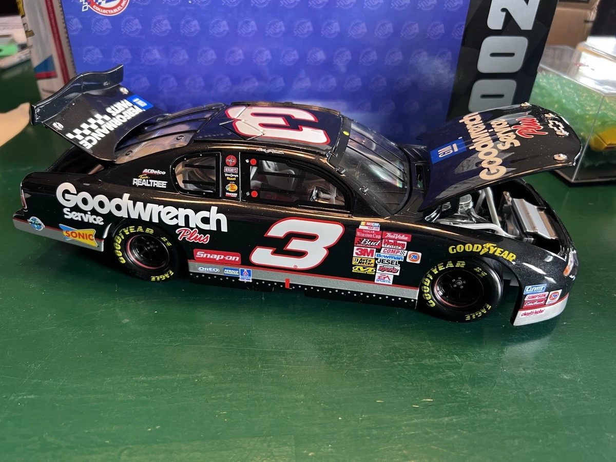Dale Earnhardt 1:18 Scale Diecast Racing Cars 2002 Vehicle Year