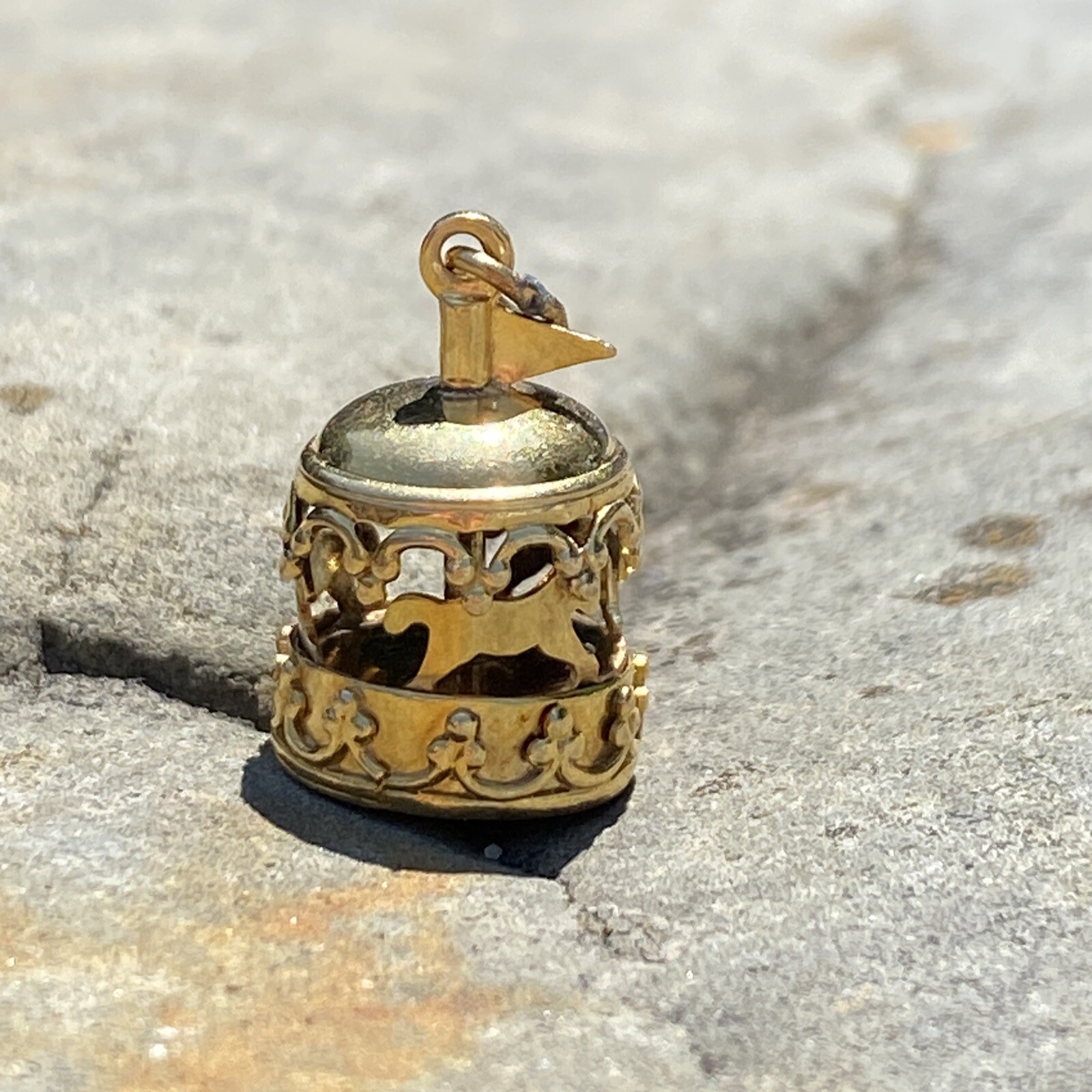 14K Yellow Gold Turning Carousel Carnival Ride Charm Gem