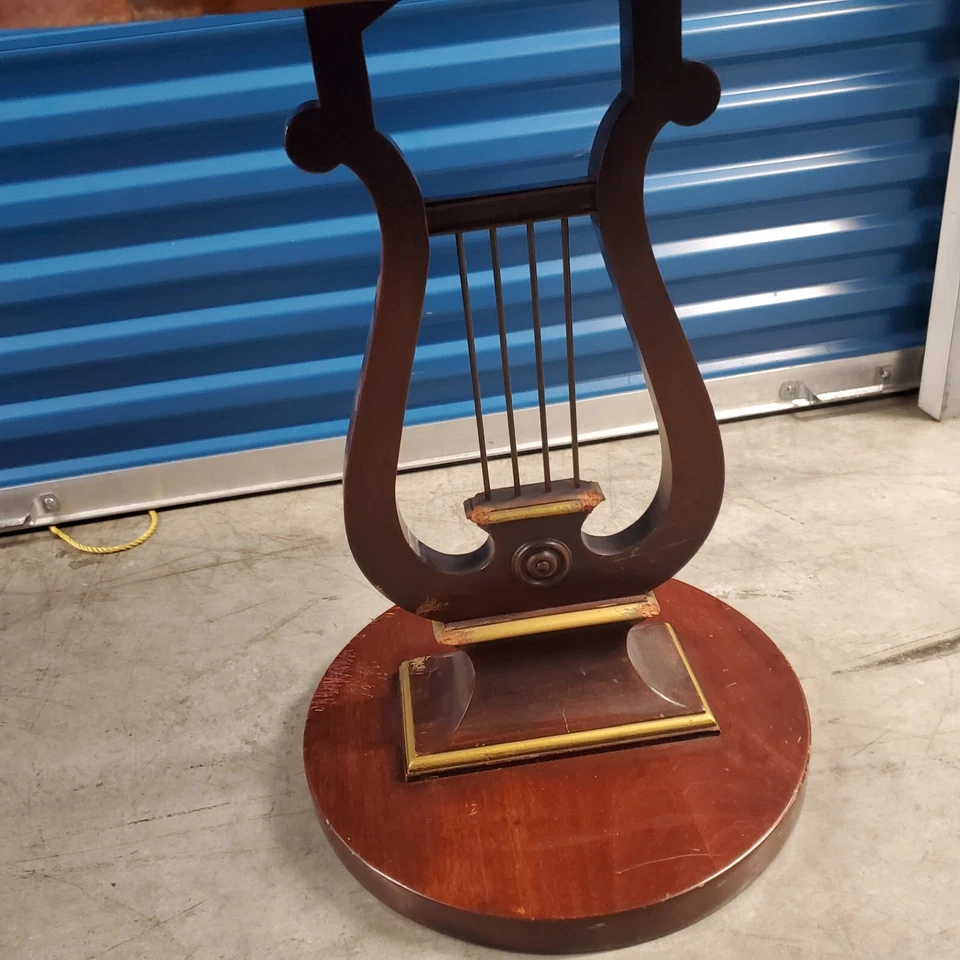 Mesa auxiliar redonda Kittinger lira vintage madera negra estilo colonial estrellas Foto 2 de 4