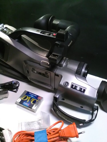 Panasonic Camcorder model AG-DVC15E - Picture 3 of 16