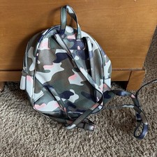 guess camo mini backpack Evan Color-Block Crossbody 8 X 11.75 X 5 Large main compartment with interior zippered mesh pocket Front zippered fleece lined pocked for eye wear or cell phone Adjustable webbing shoulder straps Model No KAMINA Mini backpack with quilted