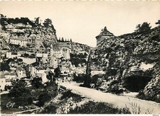Postcard - 46 - Rocamadour - Le Rocher seen from the road to Cahors - Card den