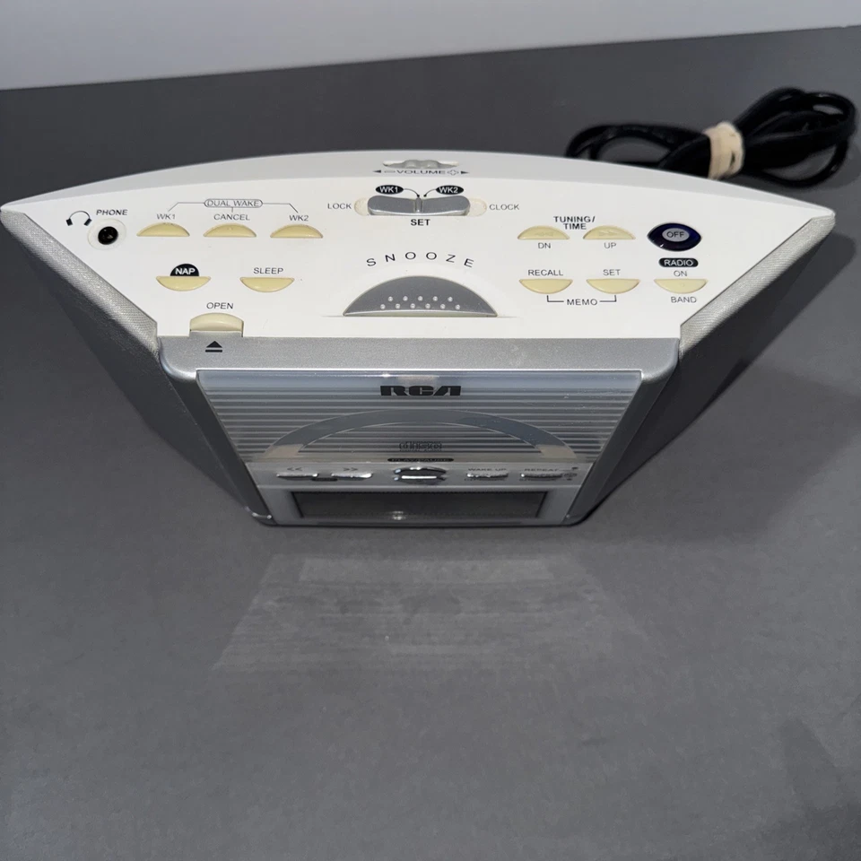 RCA / Compact CD Player / AM/FM Radio / Alarm Clock / RP3750A Tested - Image 3 of 4