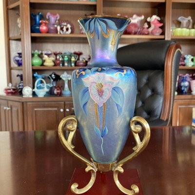 Exquisite Fenton Favrene Amphora  Connoisseur Collection Vase. #550/850 Signed