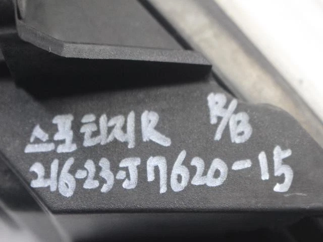 Luz antiniebla derecha KIA Sportage R 2011 922023W Foto 2 de 4