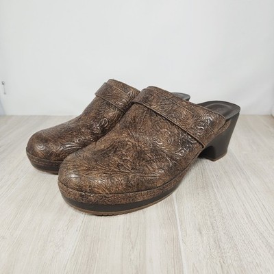 Crocs Sarah Triple Comfort Tooled Clogs US 8 Slip On Shoes Brown