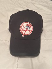 New York Yankees LG/XL Fitted Hat by Under Armour Gently Worn