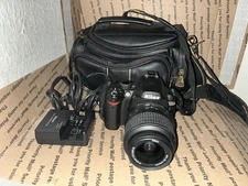Nikon D60 10.2 MP Digital Camera w/  AF-S Nikkor 18-55mm DX VR Lens W/Bag
