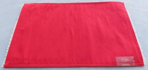 Set of SIX Lenox Holiday Red Cloth with White Fringe Placemats NEW - Picture 3 of 7