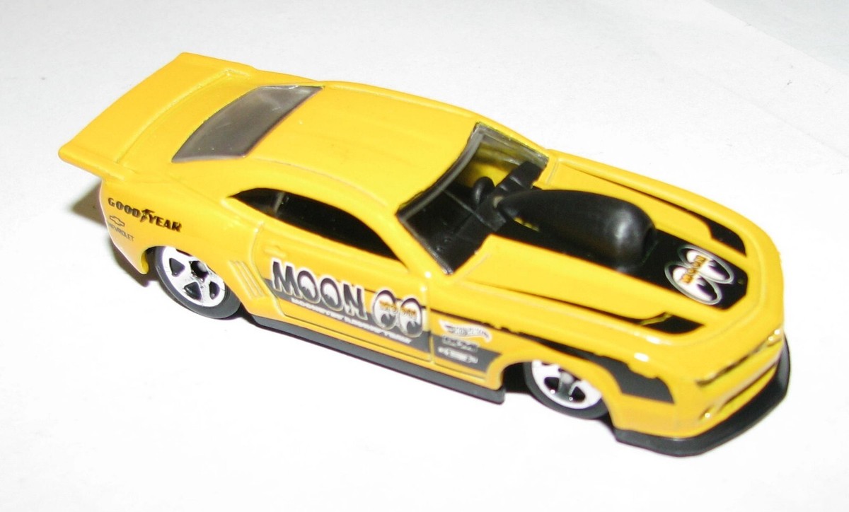 Hot Wheels 2018 #202 Speed Graphics #5 '10 PRO STOCK CAMARO Yellow