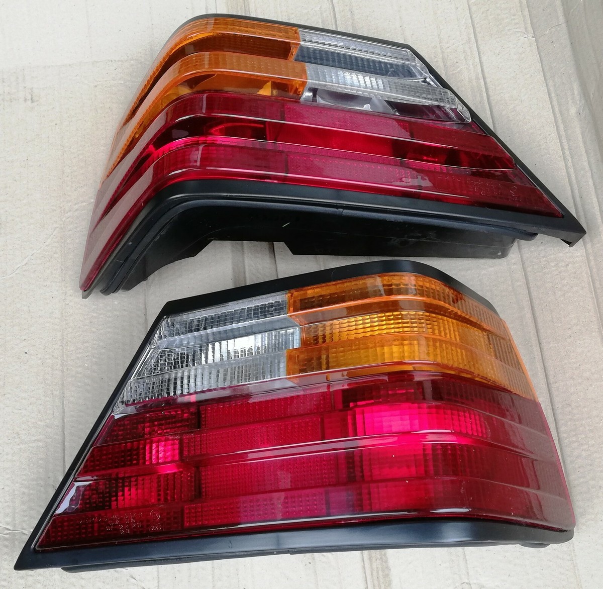 W124  E280   後期　テールランプ USテールライト メルセデスベンツW124 280E 300E 320E 400E 84