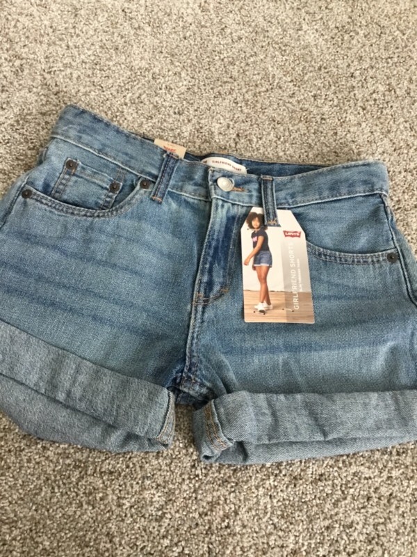Levis Girlfriend shorts NWT
