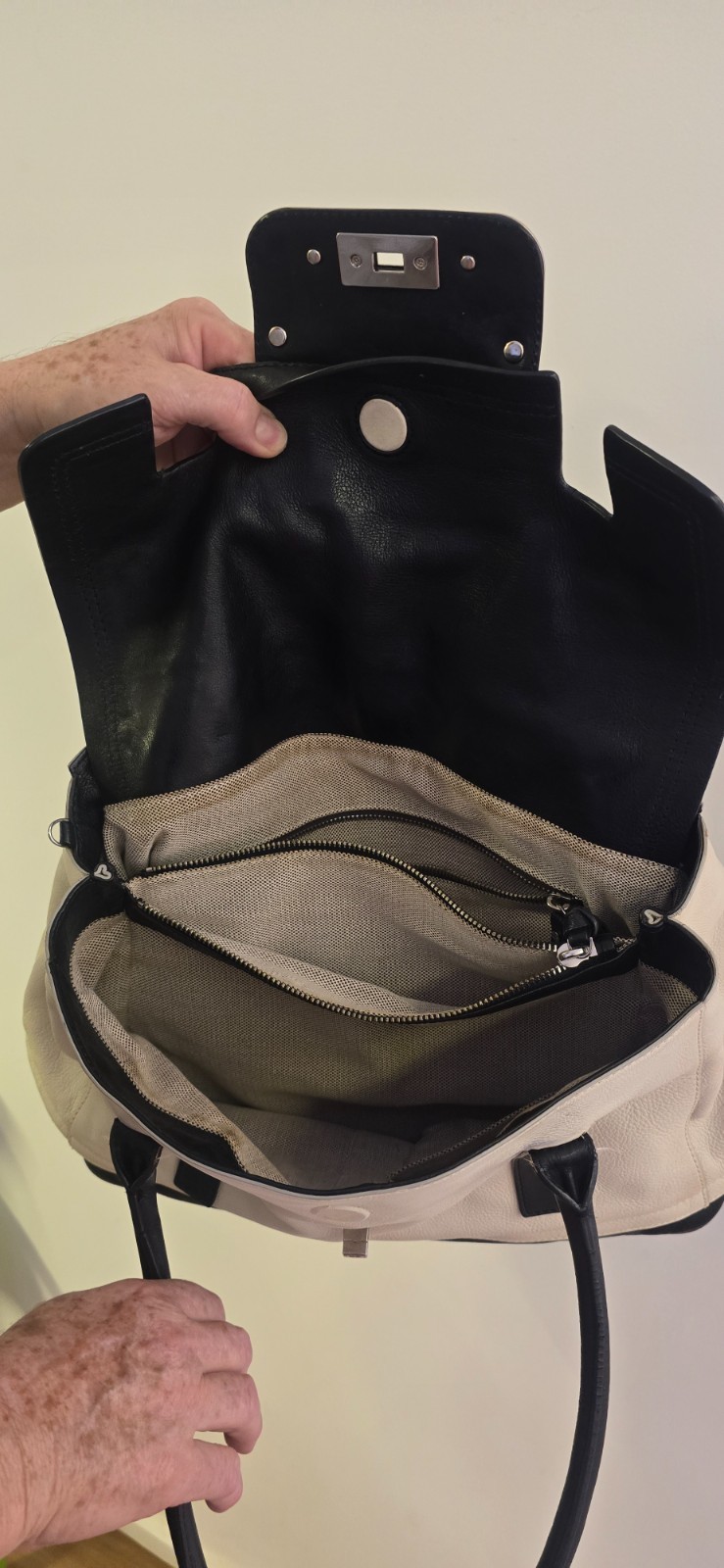 DVF Diane Von Furstenberg Leather Shoulder Bag | Italian Design I Luxury thumbnail 8