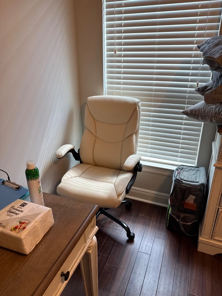 Hermoso Juego de Dormitorio Queen con Escritorio y Silla a Juego Foto 3 de 4