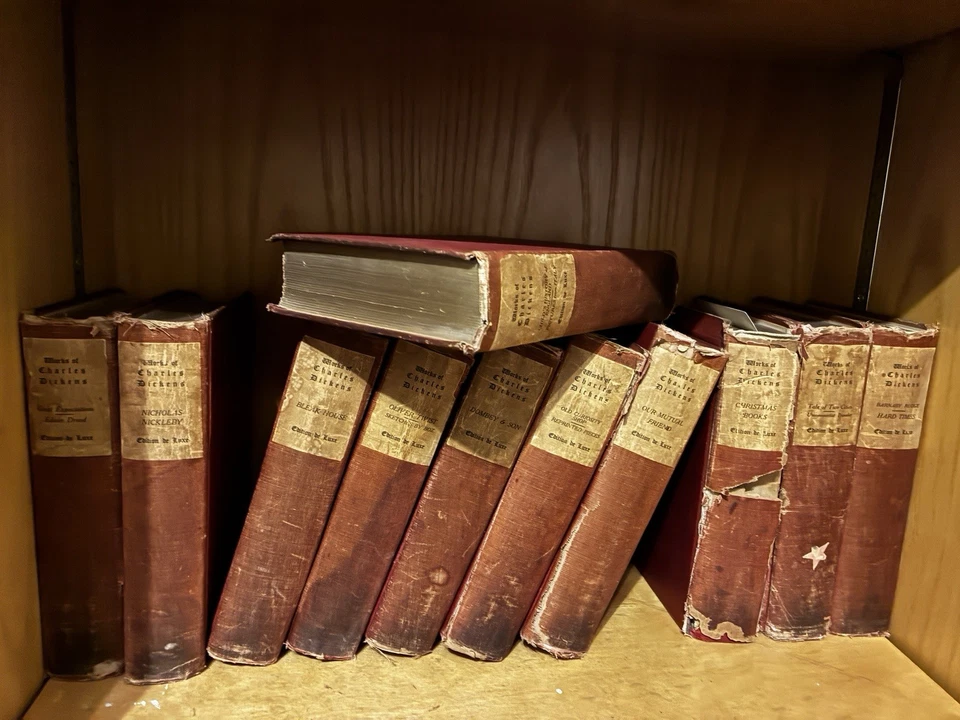 A Set of 12 Red Antique Charles Dickens Books of 1908th Year. Edition De Luxe. - Image 2 of 4