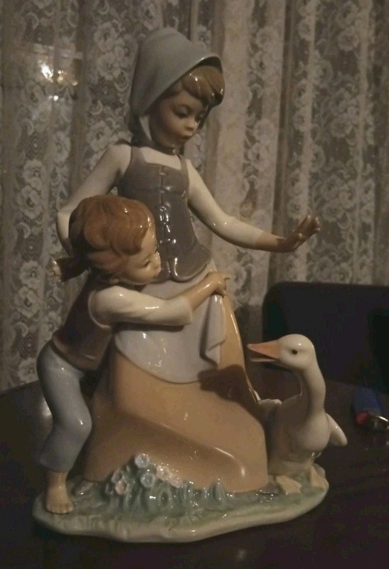 Lladro Figurine Girl Boy Goose #2/207  1980