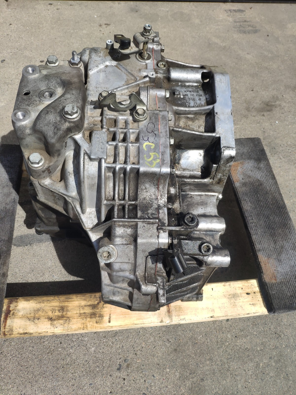 2009 VOLKSWAGEN TIGUAN AUTOMATIC TRANSMISSION GEAR BOX 09M321105 